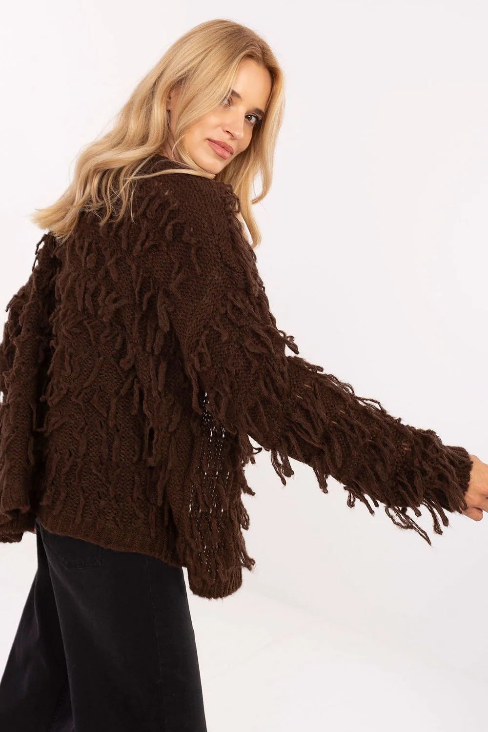 cardigan bohème oversize shaggy marron chocolat grosse maille bouclée franges manches longues coupe ouverte hanches bords côtelés texturé cosy tendance