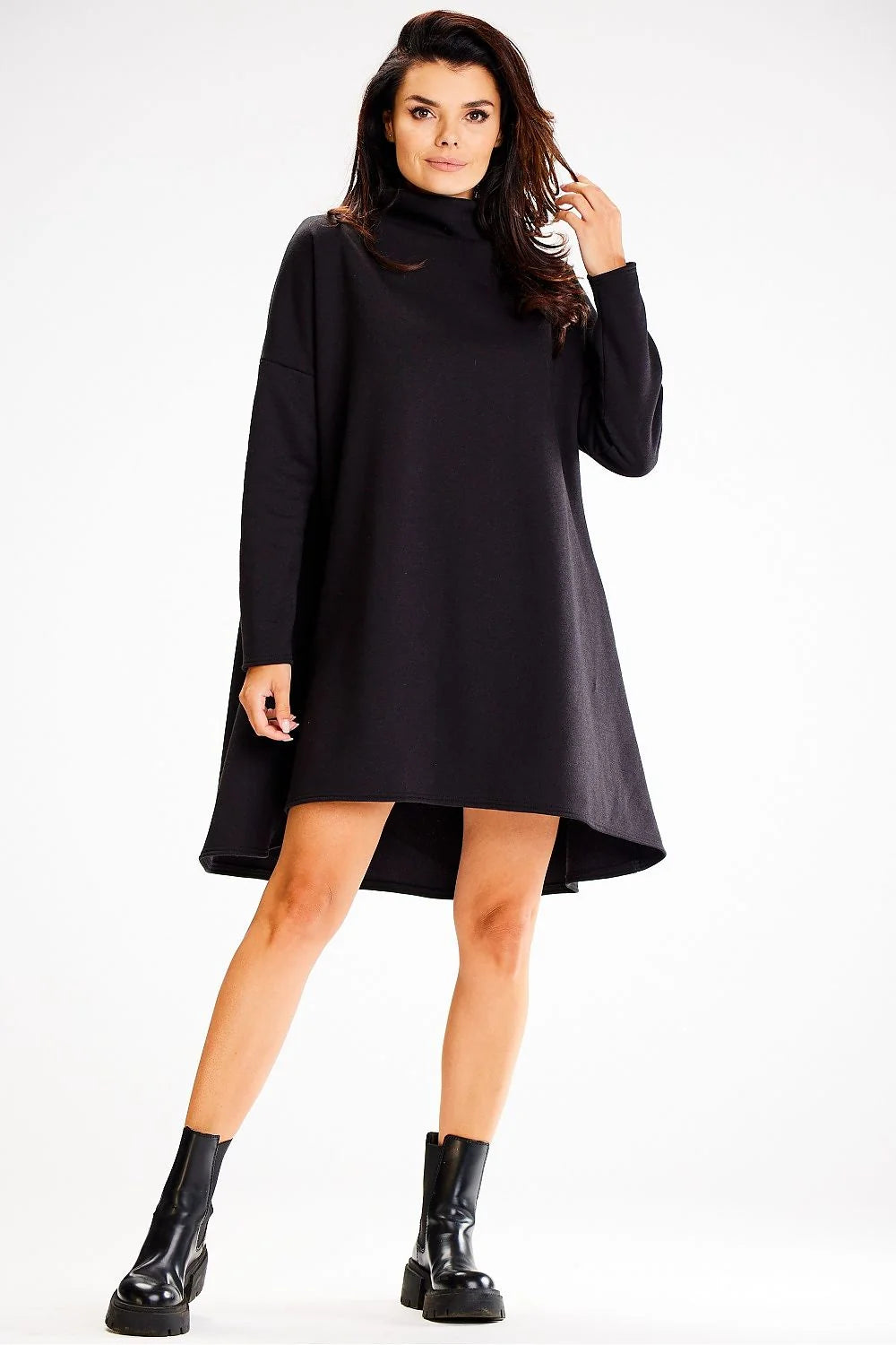 Robe de jour moderne élégante coupe trapèze col roulé manches longues couleur noire confortable automne hiver taille S à XL femme