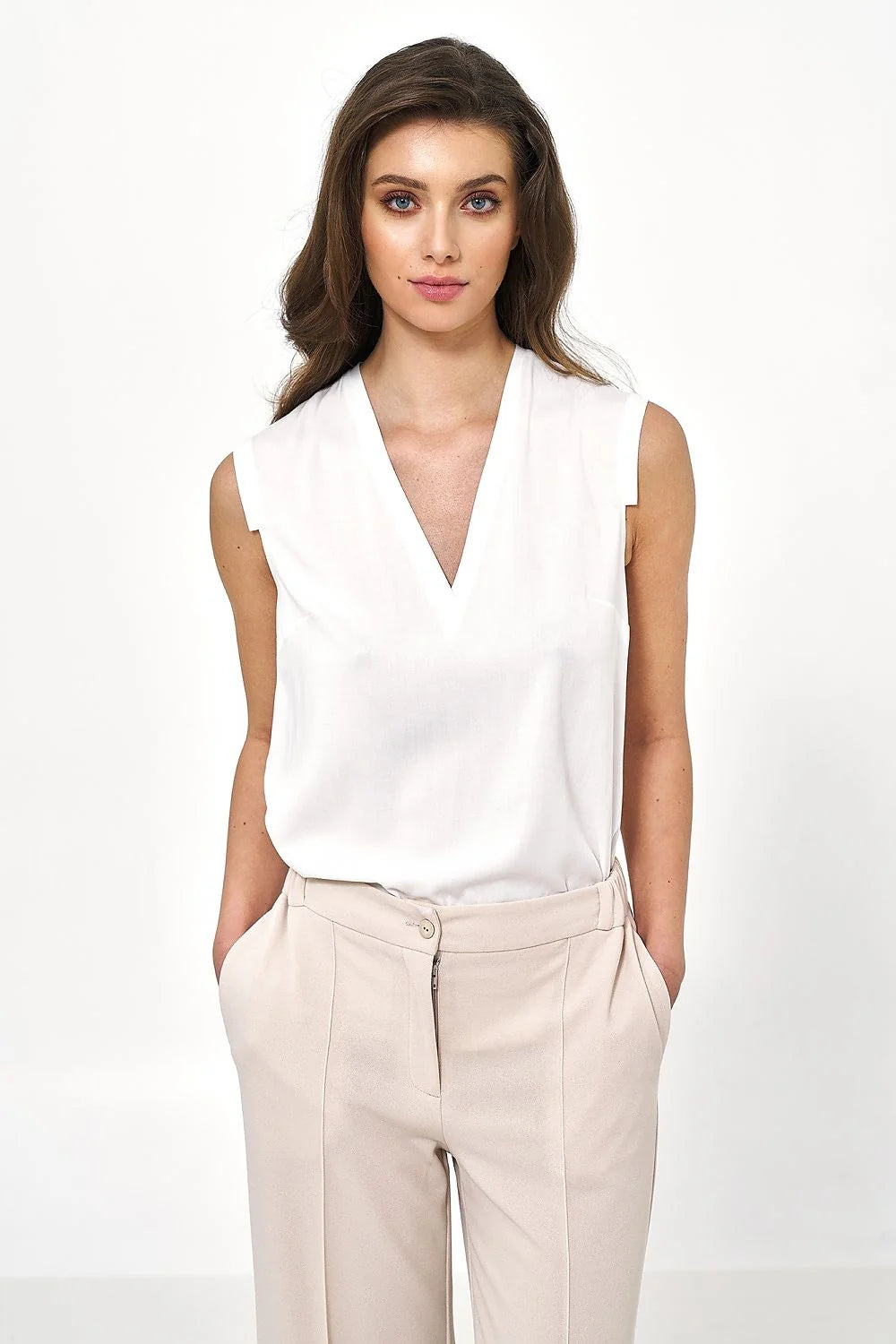 Haut sans manches et pantalon femme en viscose 100% coupe droite style minimaliste beige clair et blanc pur