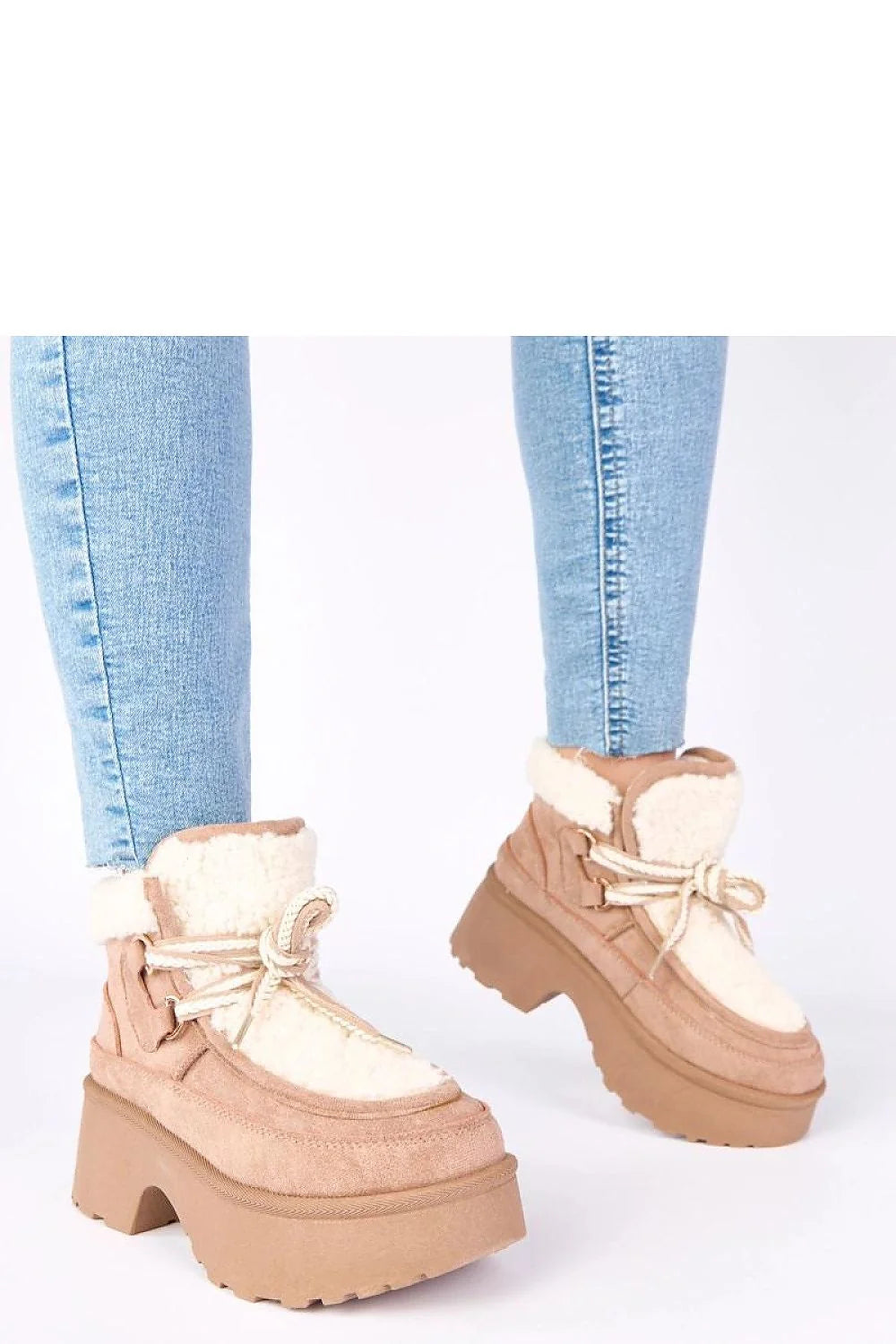 bottes neige fourrure lacées plateforme haute suédine camel moutonnée sherpa crantée semelle épaisse intérieure tissu confortable chaude montante massive urbaine