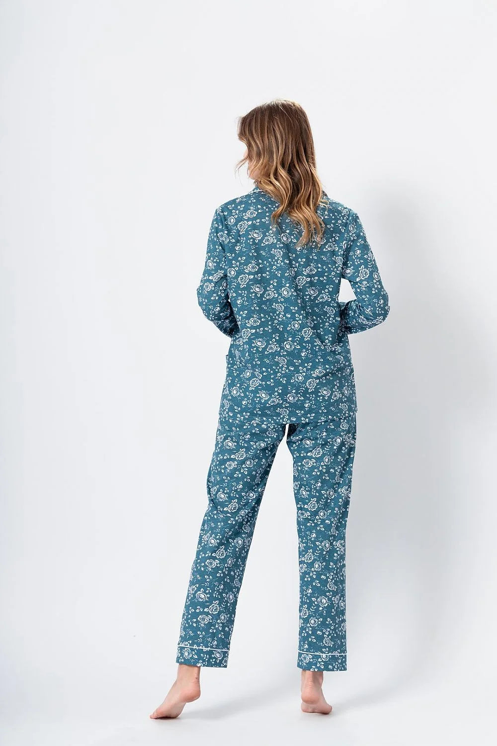 Pyjama femme en coton bio motif floral bleu canard chemise pantalon style classique confortable