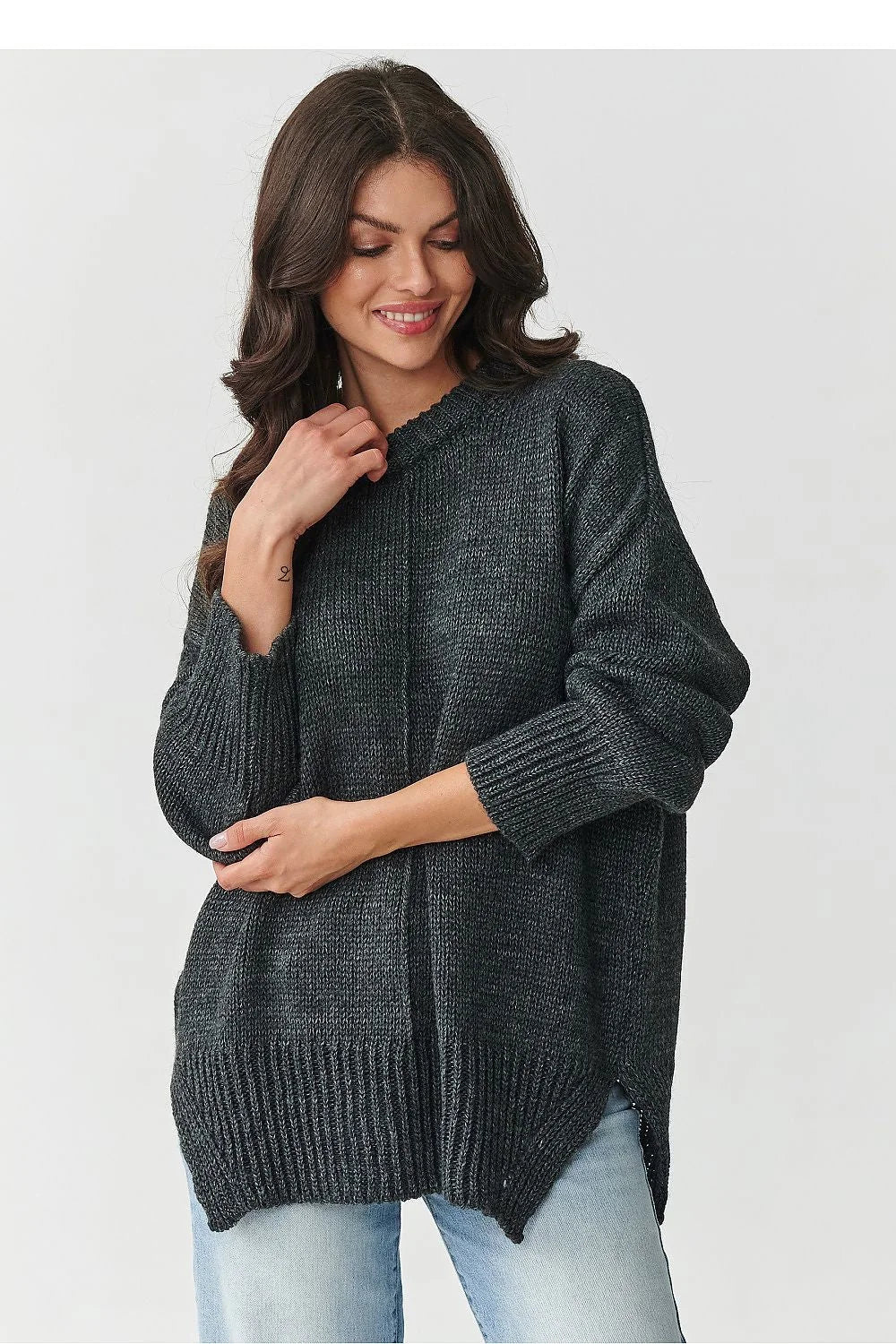 pull femme oversize grosse maille anthracite col rond côtelé manches longues poignets larges coupe tunique fentes latérales longueur hanche cosy
