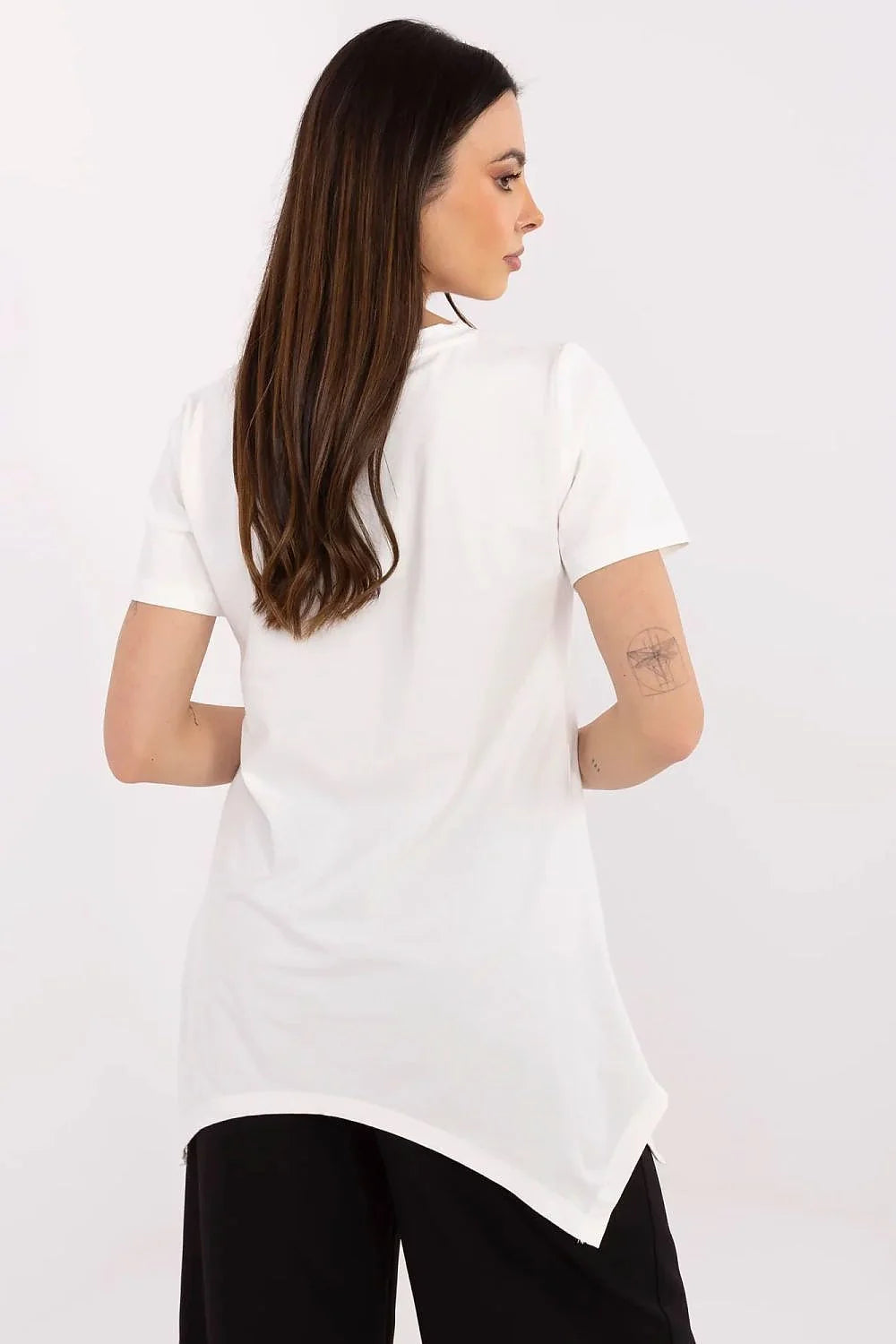 T-shirt femme design moderne artistique silhouette féminine ballon cœur motif léopard manches courtes encolure ronde couleur blanche matériau confortable polyvalent
