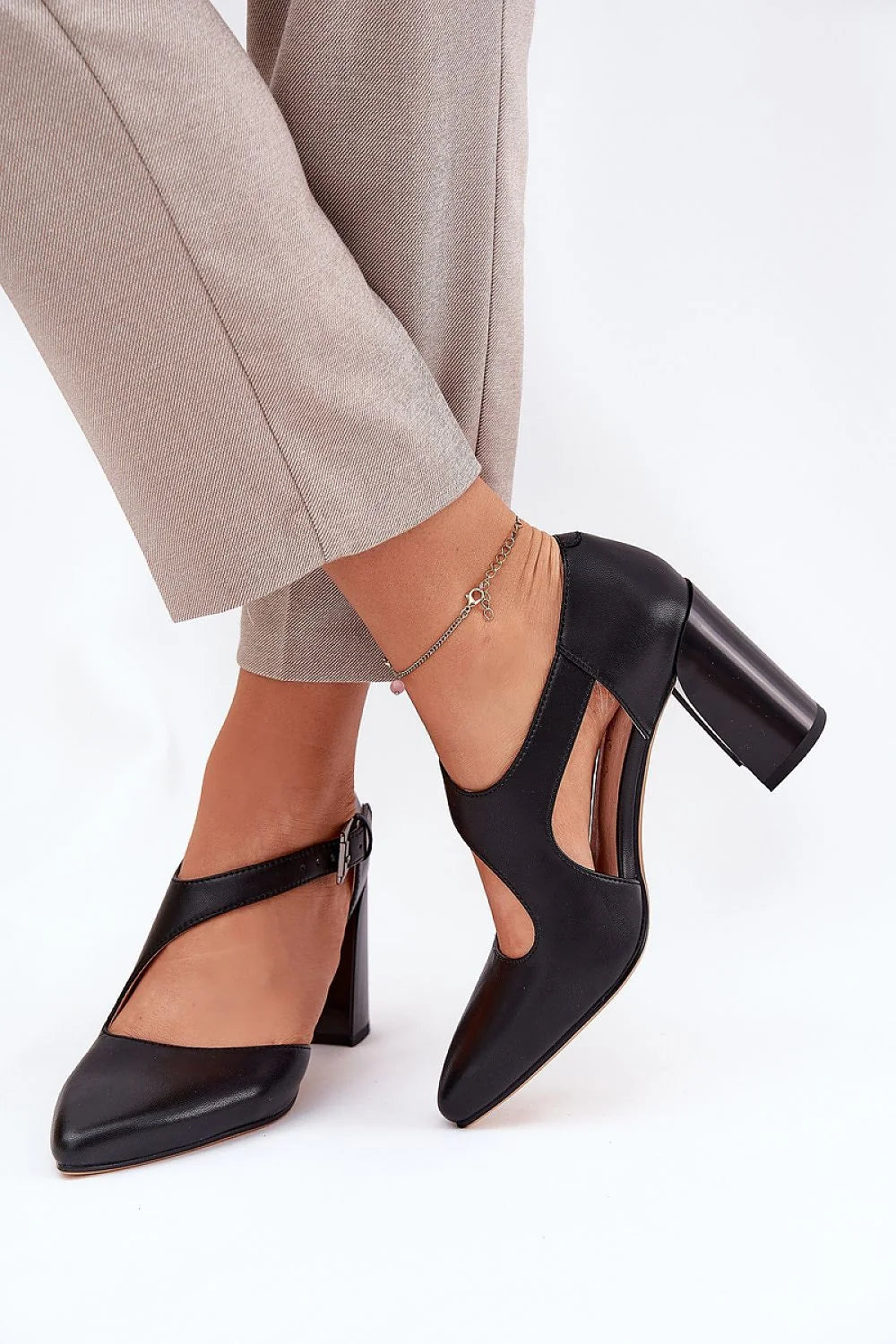 Escarpins talon large style classique moderne cuir naturel Vinceza bride réglable bout pointu confort élégance soirée quotidien femmes