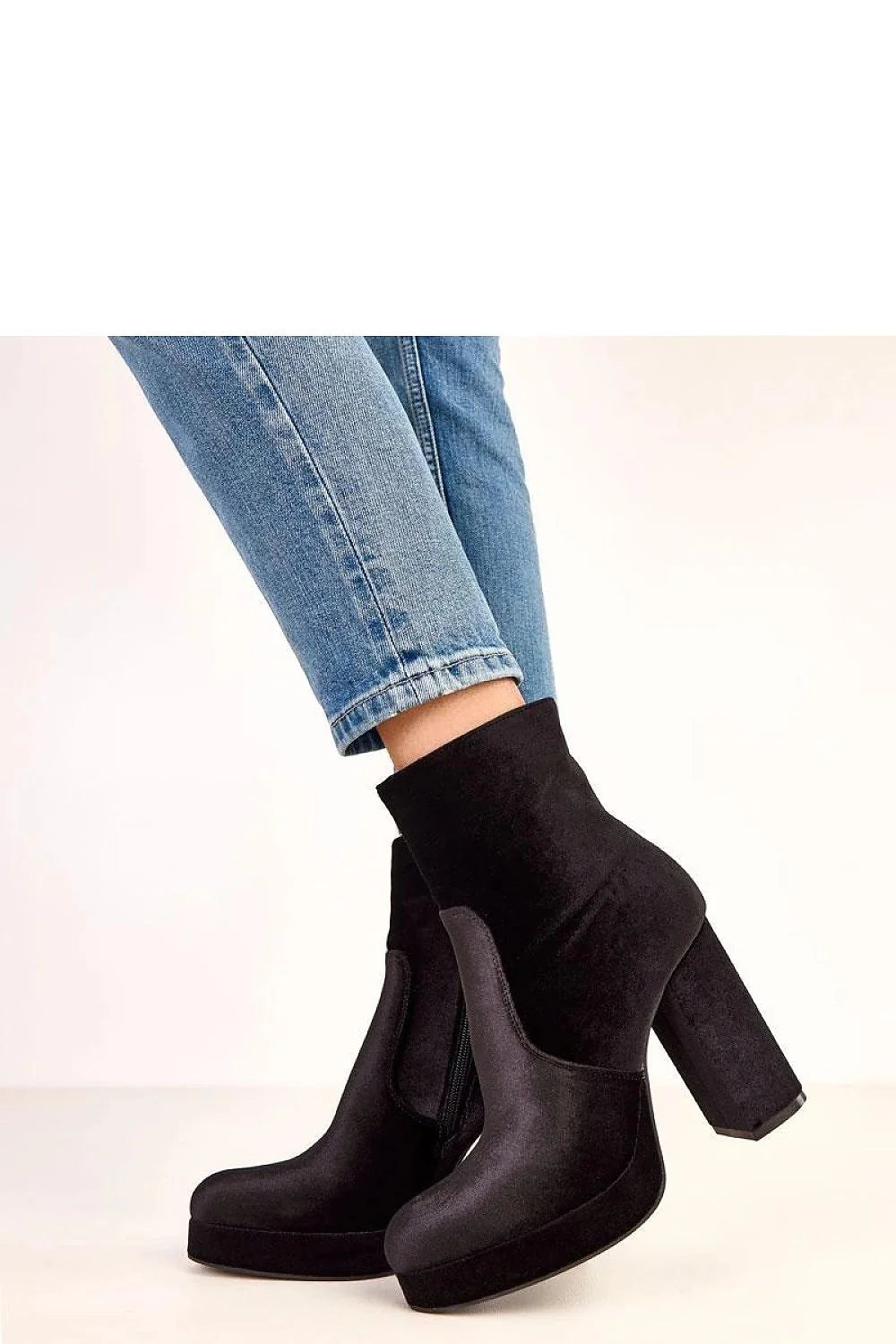 bottines talon poteau 11cm plateforme 2cm suédine écologique noire bout arrondi fermeture éclair latérale tige 14cm doublure confortable