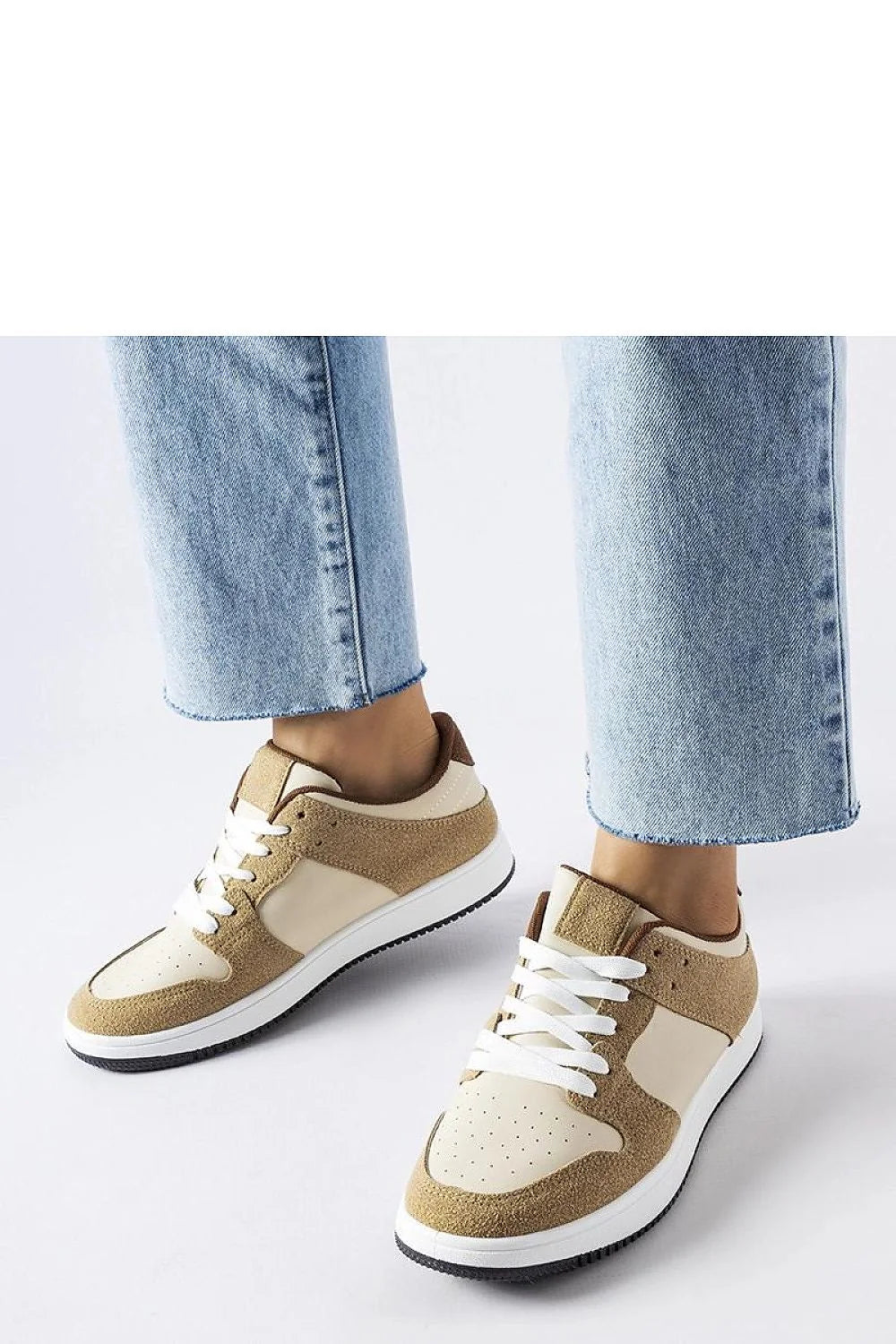Baskets basses femmes cuir synthétique daim beige marron clair style urbain casual confortable soutien talon