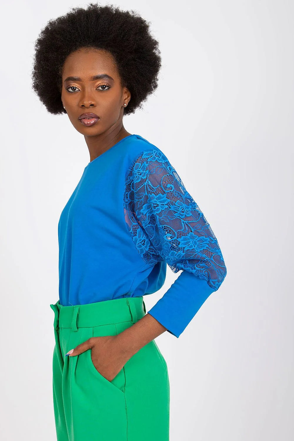 Chemisier Rue Paris bleu vif dentelle manches 3/4 coupe droite pantalon vert audacieux taille haute femme