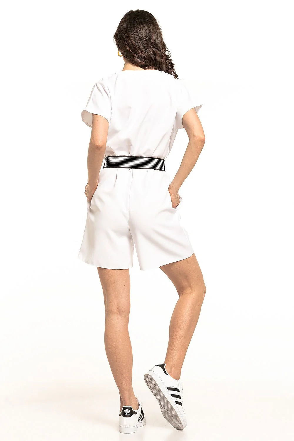 combishort femme bleu pastel polyester élasthanne manches courtes kimono encolure croisée coupe ample taille marquée ceinture noire boucle argentée