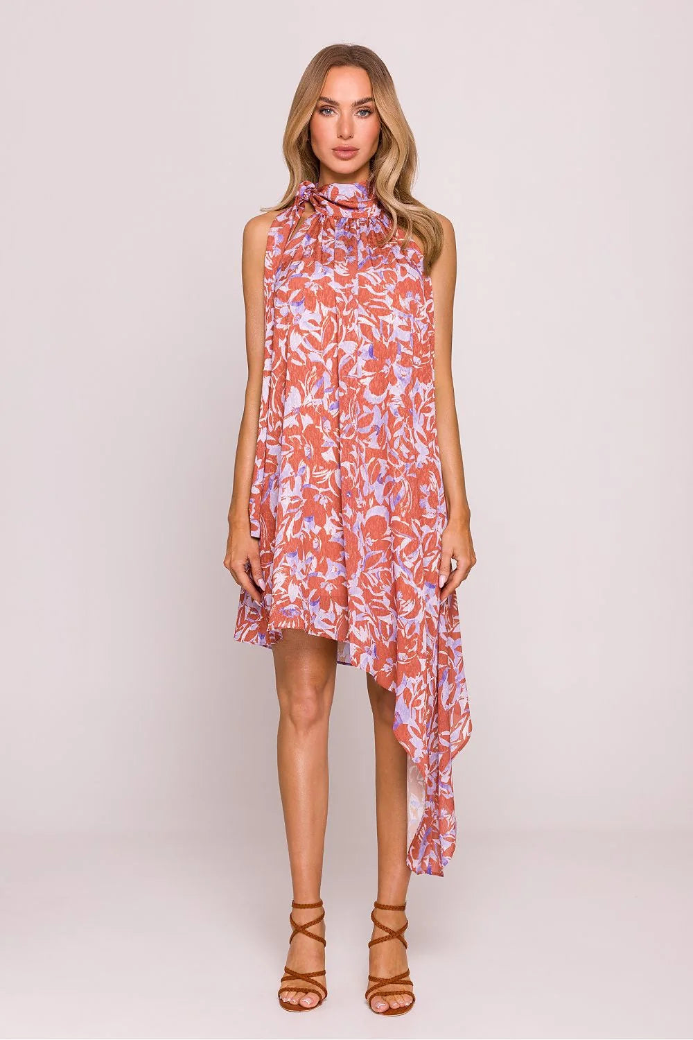 Robe d'été élégante pour femme tissu léger motif floral terracotta bleu lavande coupe ample asymétrique col montant halter décolleté sans manches occasion semi-formelle