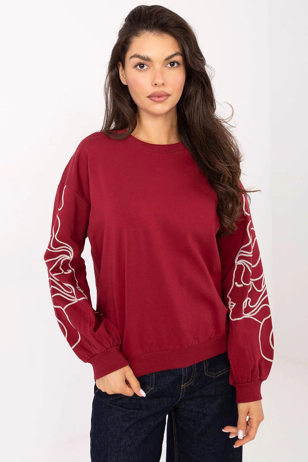 sweatshirt femme bordeaux col rond coupe décontractée épaules tombantes manches bouffantes broderies linéaire blanche molleton léger coton élasthanne confort quotidien