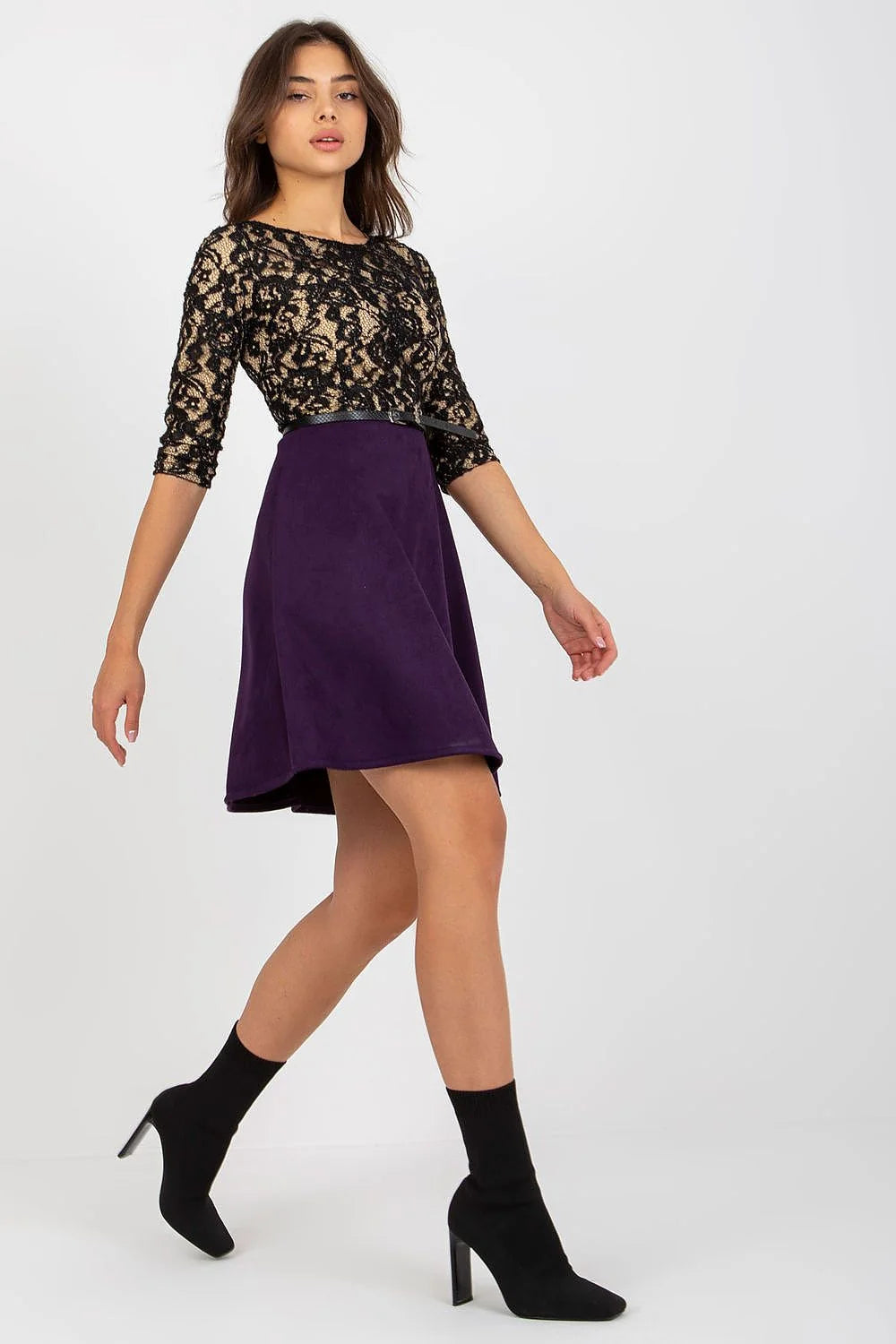 Robe de soirée élégante dentelle noire violet profond manches 3/4 ceinture noire coupe A-line femme