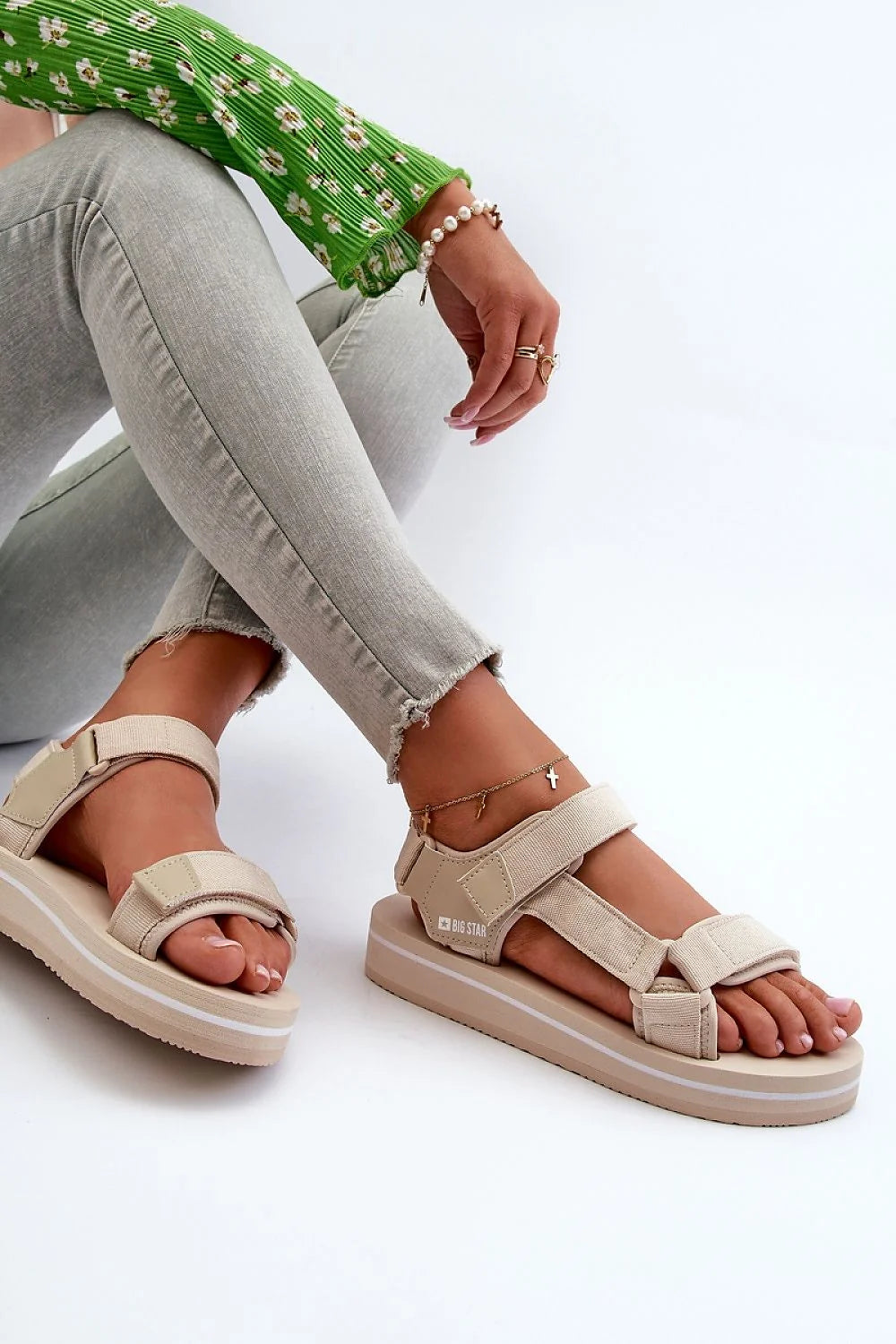 Sandales femmes style décontracté moderne beige ouvertes lanières velcro confort plateforme mousse