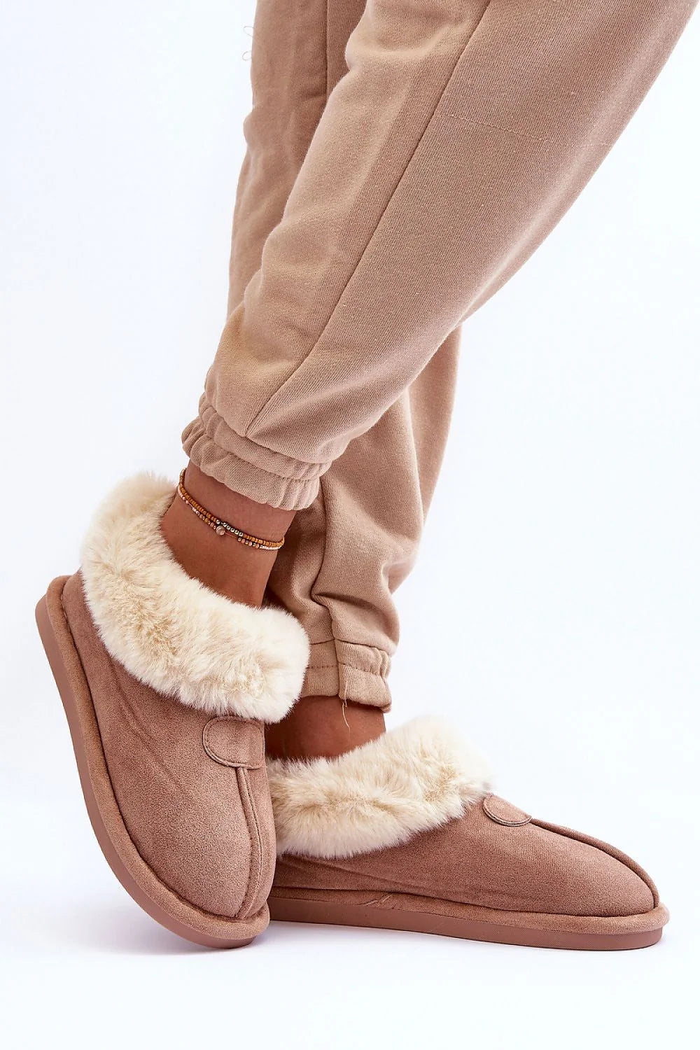 Pantoufles pour femme en cuir suédé écologique, fourrure intérieure, beige et crème, style élégant, confort maximal, intérieur doux, semelle antidérapante, idéal pour la maison, cocooning, design moderne