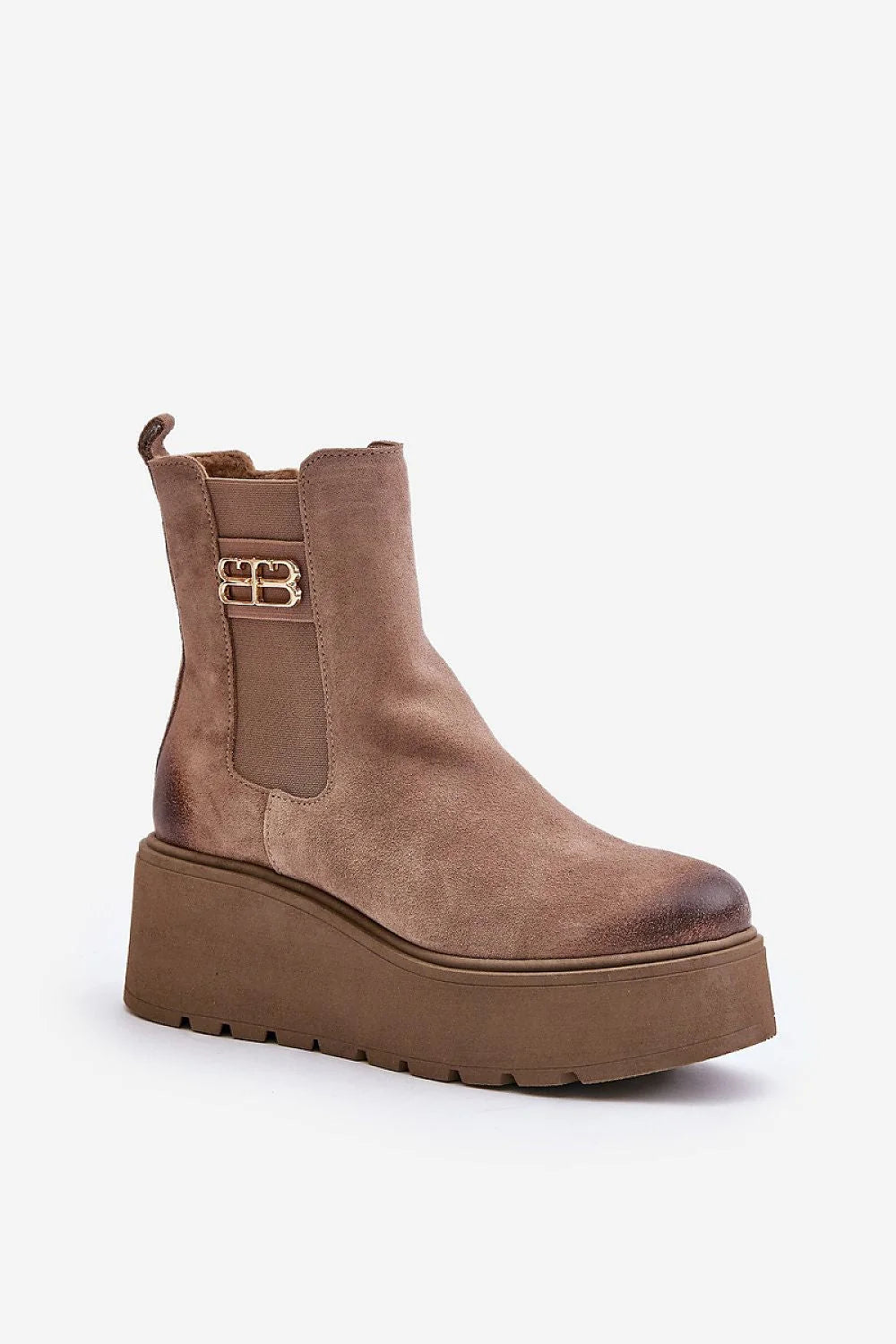 Bottes cothurnes Chelsea élégantes plateforme talon aiguille daim naturel isolé feutre logo doré beige taupe femmes