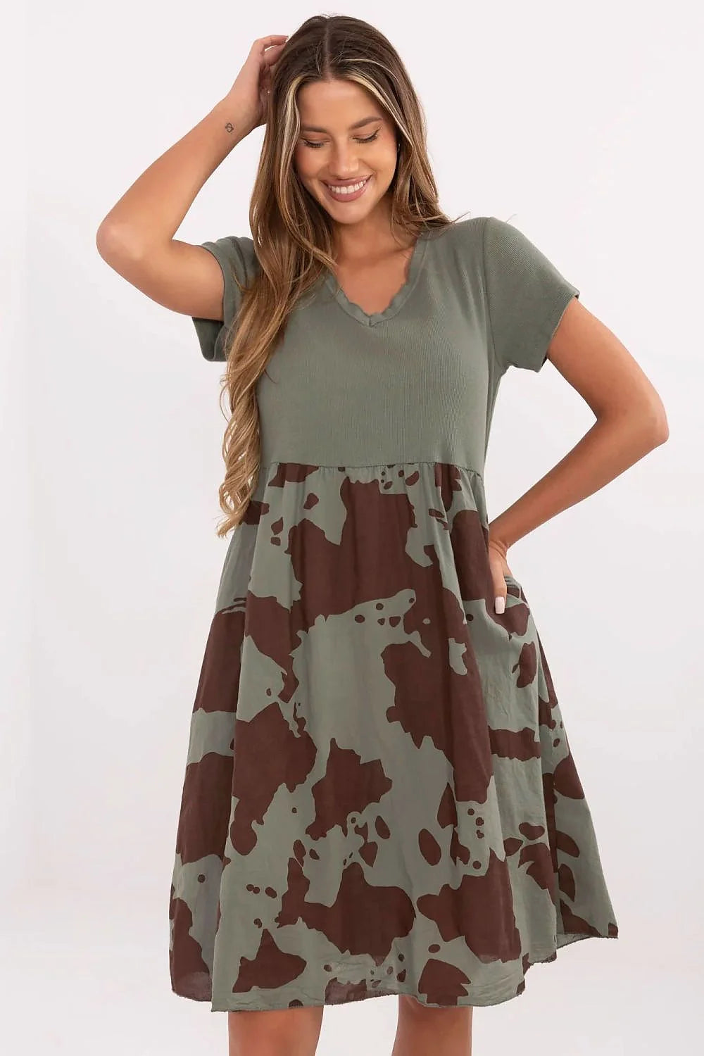 Robe d'été évasée camouflage vert olive manches courtes col en V jersey côtelé poches latérales mode casual chic femmes occasionnels été quotidien