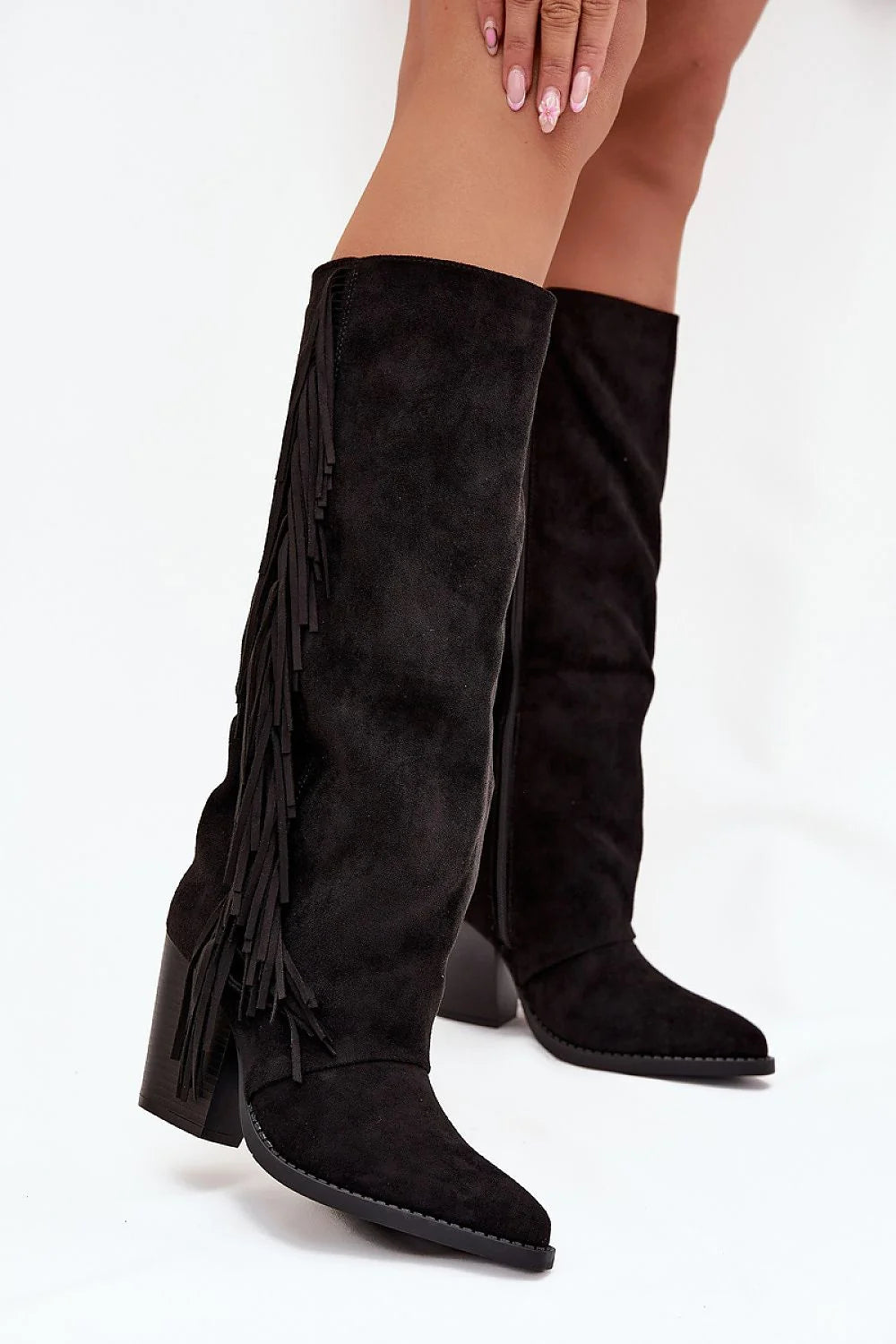bottes cowgirl femme mi genou suédine noire franges latérales bout pointu talon bloc confortable fermeture glissière bohème country chic