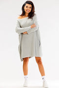 robe pull oversize femme épaules dénudées coupe ample mi cuisses maille pelucheuse gris clair manches longues poches latérales cosy