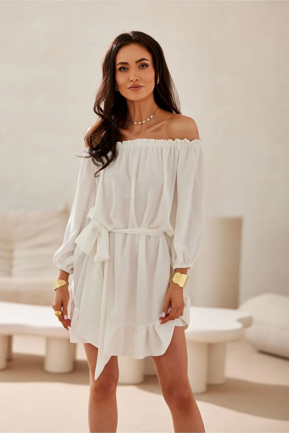 Robe de jour élégante longue manches ballon col Bardot ceinture tissu blanc femme occasion estivale