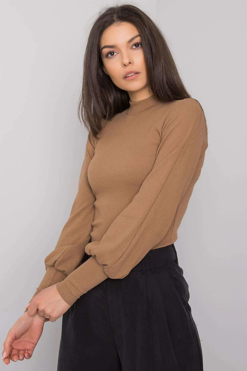 ensemble chemisier pull col montant maille fine côtelée fuchsia vif manches longues bouffantes poignets froncés haut ajusté pantalon