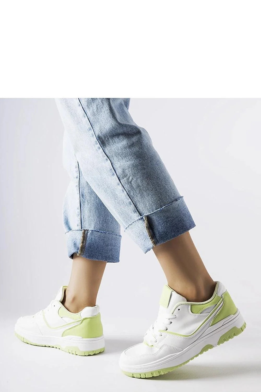 baskets mode femme sneakers Solea blanches accents verts cuir synthétique brillant coupe basse semelle épaisse crantée