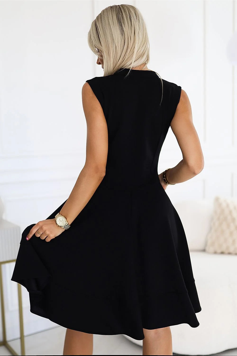 Robe noire évasée sans manches style moderne décolleté V fermeture éclair taille ajustable Polyester Élasthanne femme occasion多种