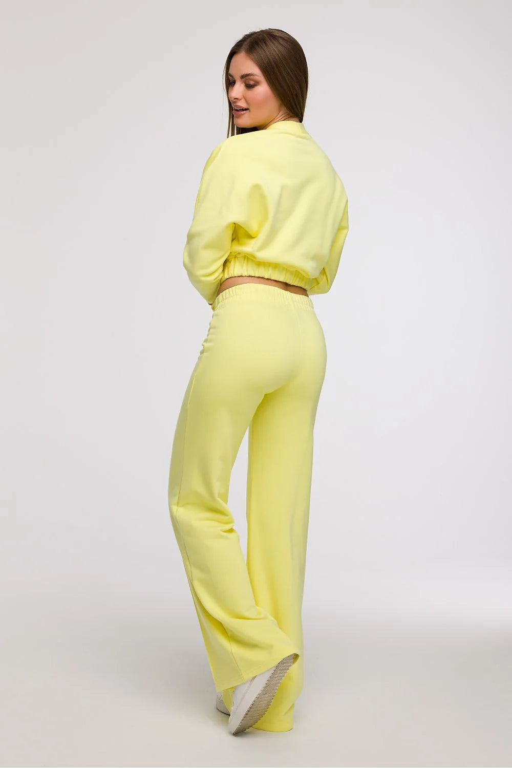pantalon survêtement femme jaune pastel polyester léger fluide coupe droite large taille haute élastique coutures verticales finitions soignées élégant décontracté