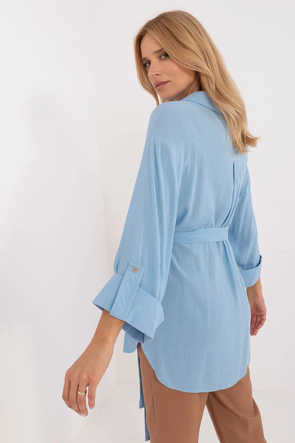 Chemise femme élégante décontractée longues manches col classique ceinture bleu ciel doux tissu respirant versatile