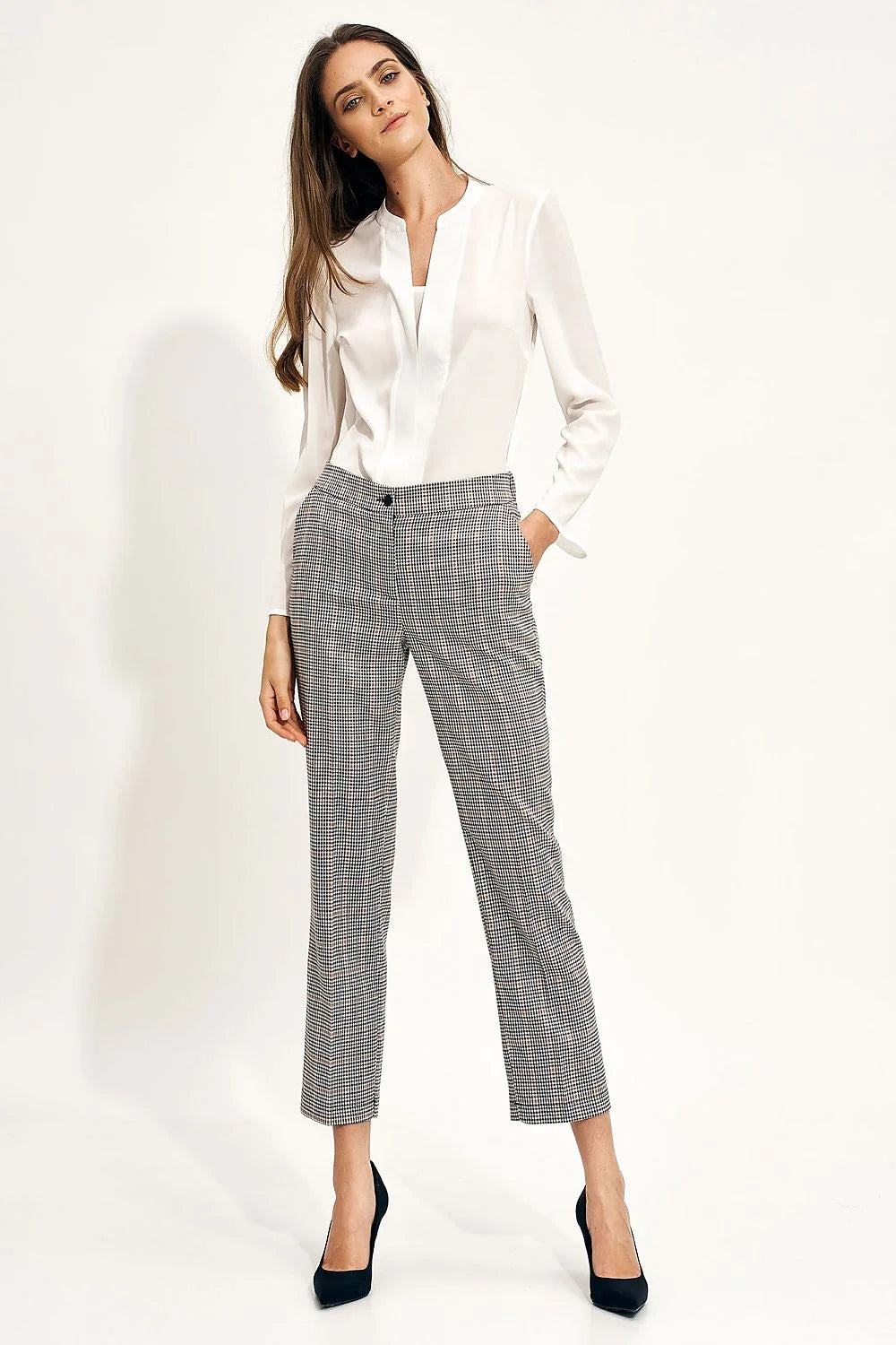pantalon femme slim cigarette tailleur microcarreaux noir blanc beige taille mihaute cheville fuselé structuré elastique poches plates élégant