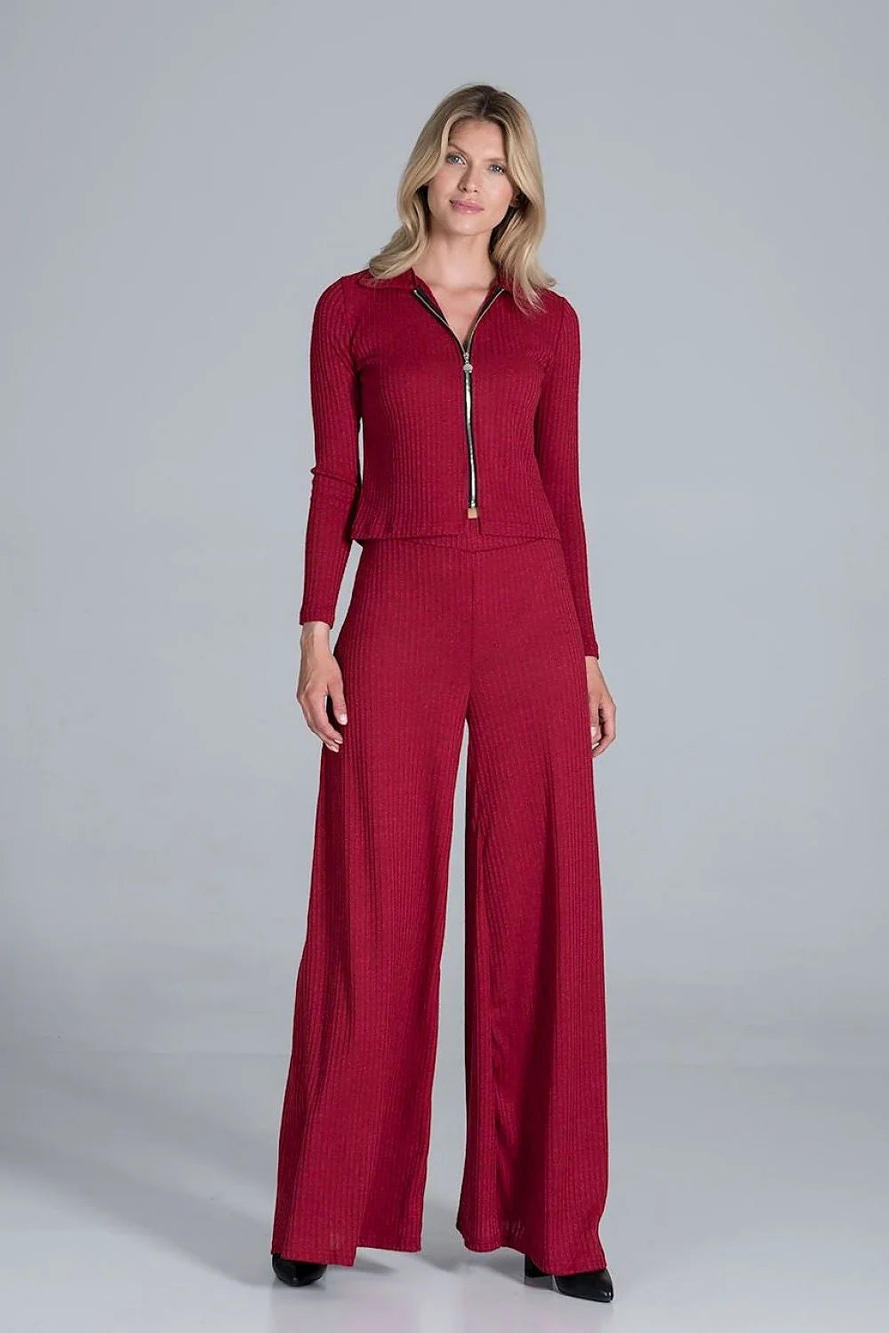 Ensemble femme maille côtelée bordeaux élégant et confortable avec pantalon large manches longues mode sophistiquée