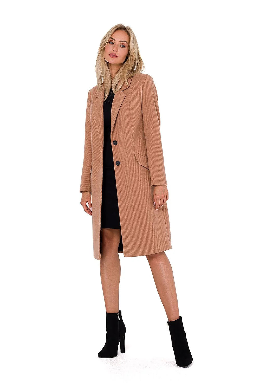 Manteau pour femme en flanelle classique couleur camel coupe droite col matelassé boutons noirs poches inclinées