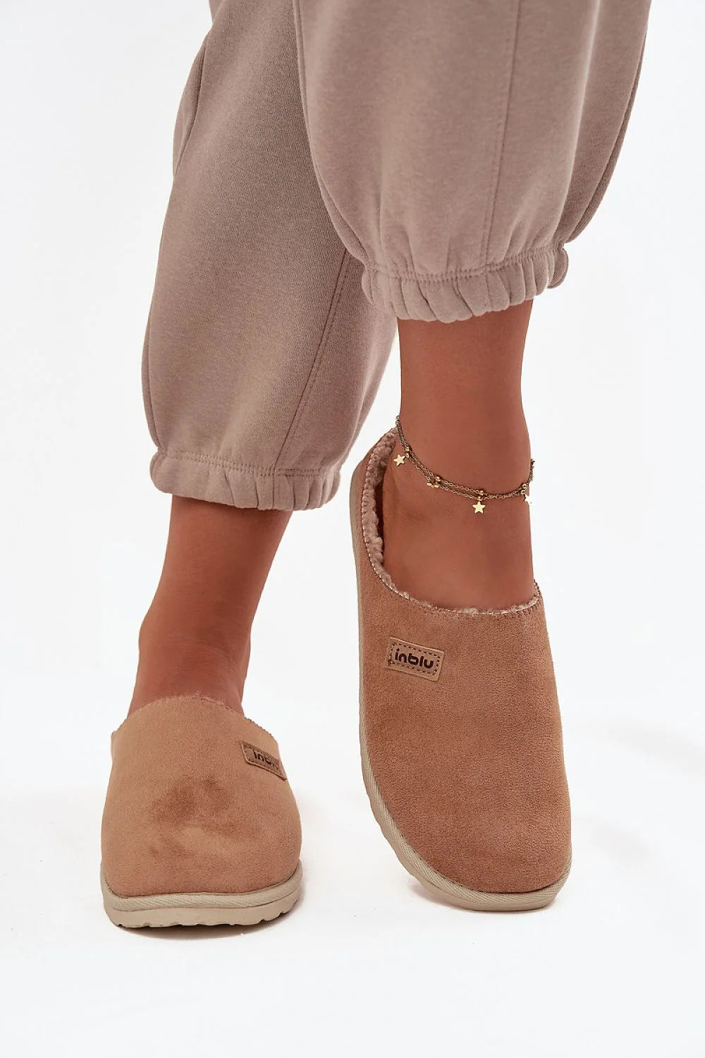 Inblu mules chaussons femme beige suédine daim bout arrondi doublure fourrée chaleur semelle cuir naturel crantée antidérapante souple flexible confort