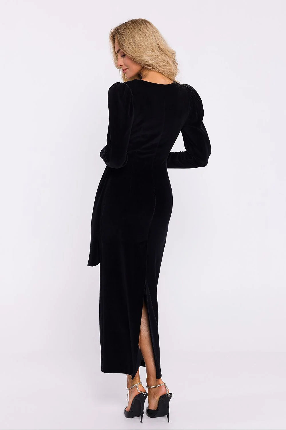 Robe de soirée longue noire en velours ajustée manches longues ceinture intégrée dos nu femme élégance occasion formelle