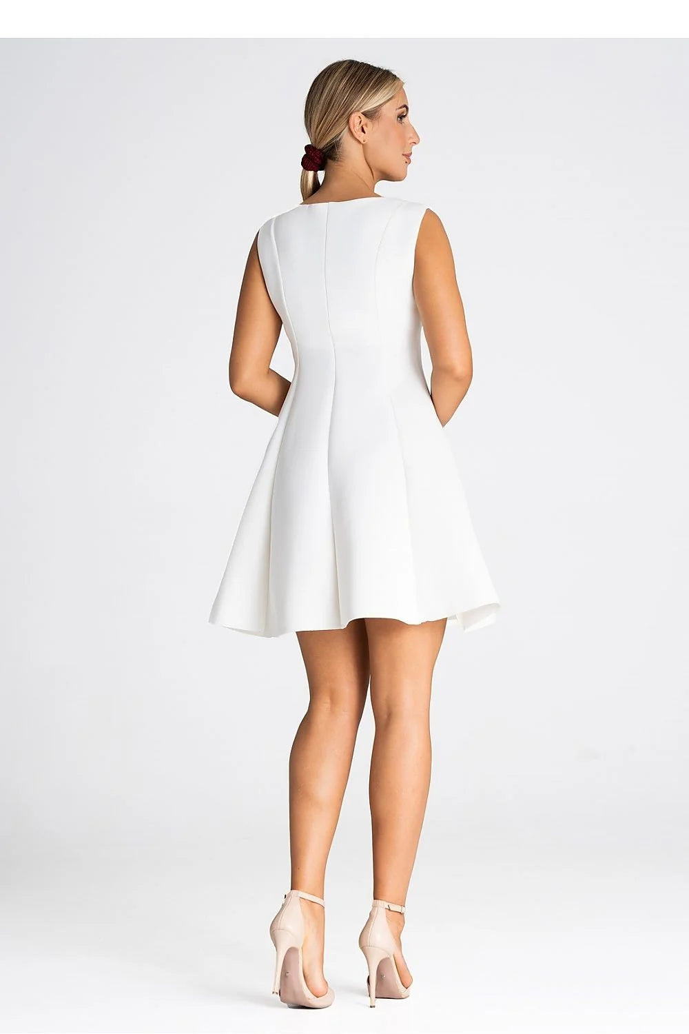 Robe de cocktail élégante sans manches col en U fermeture éclair blanche polyester ajustée femmes