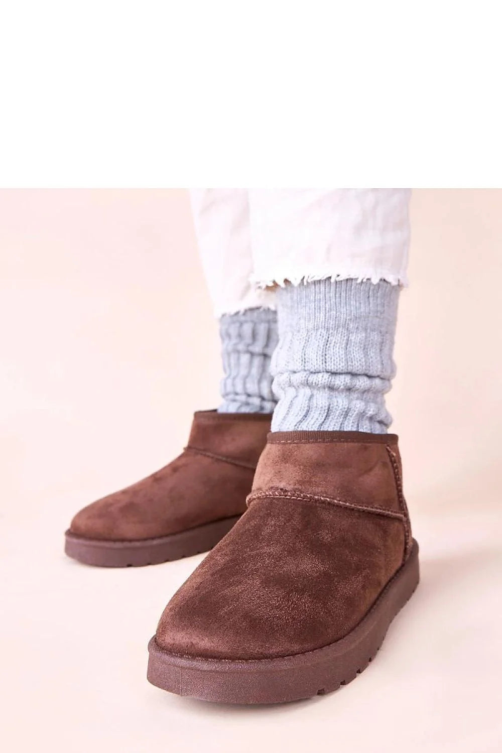 bottes neige femme Gemre Elriee chocolat suédé marron fourrure douce chaudes cheville basses bout rond coutures apparentes semelle crampons antidérapante