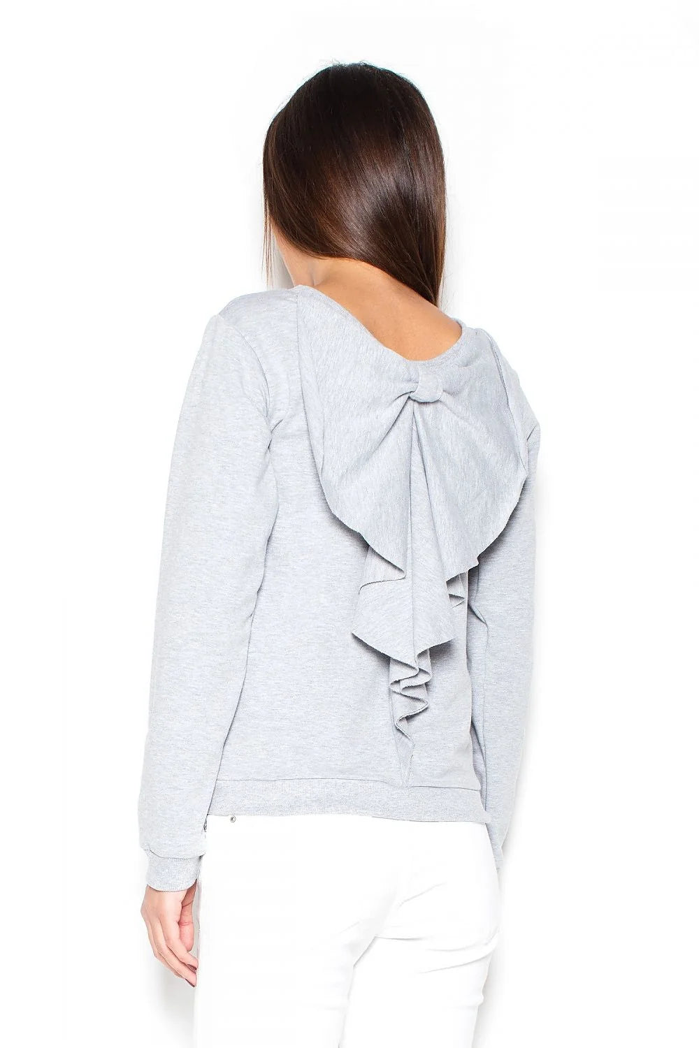 Sweat-shirt coton gris moderne pour un look décontracté avec jeans blanc déchiré tendance casual