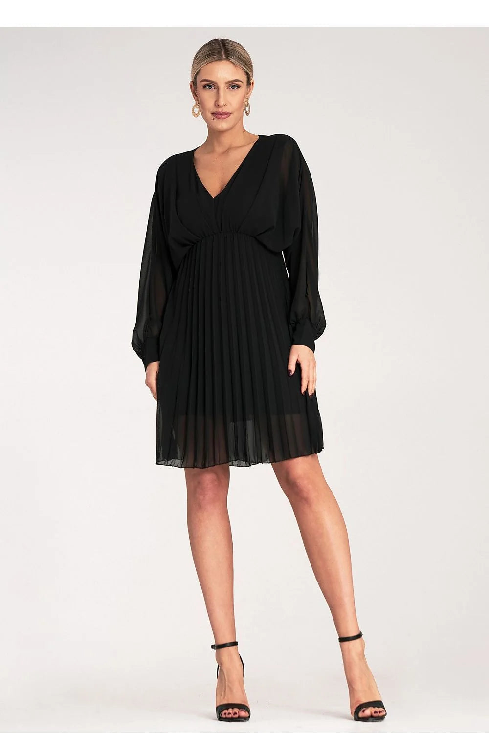 robe cocktail noire mousseline transparente doublée viscose décolleté V manches bouffantes poignets ajustés cintrée empire jupe plissée évasée courte élégante