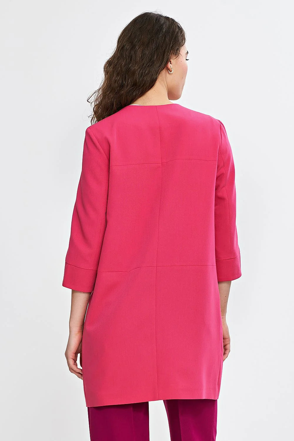 Veste pour femme élégante coupe droite manches 3/4 col rond sans fermeture rose vif doublure légère épaulettes discrètes