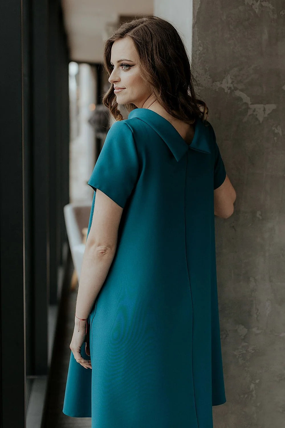 Robe de jour élégante A-ligne manches courtes col bateau couleur bleu turquoise femme polyester élasthanne occasion polyvalente