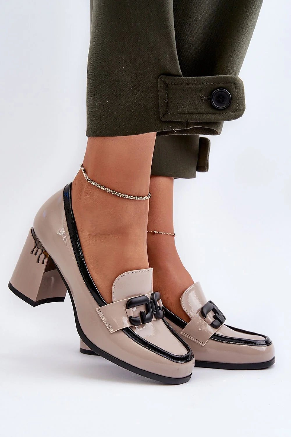 Chaussures basses à talons step in style mocassins élégants cuir écologique beige noir femmes coupe classique occasion多种