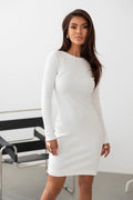 Robe élégante pour femme design moderne coupe ajustée manches longues couleur blanche tissu élastique fabrication en Pologne