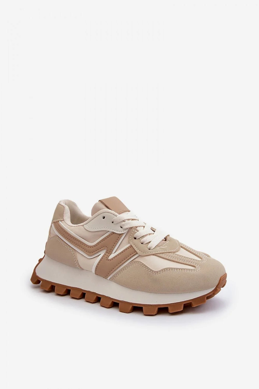 Chaussures de sport féminines modernes design épuré cuir écologique tissu semelle crantée hauteur 5.5 cm baskets confortables occasion quotidienne