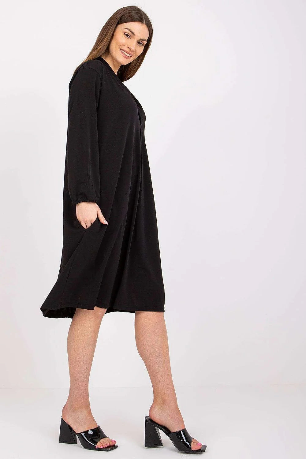 Robe noire fluide polyester élégante décontractée manches longues encolure V mi-mollet pour femmes modernes