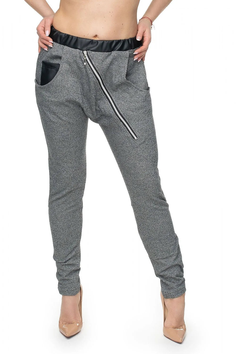 Pantalon femme Pee Ka Boo moderne audacieux coupe ajustée ceinture cuir synthétique motif chevron gris coton élasthanne taille basse femme