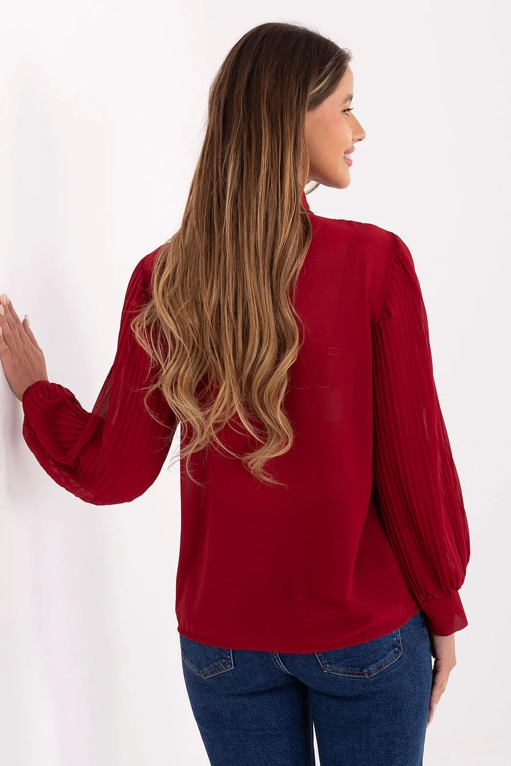 blouse bordeaux mousseline semi transparente chemise lavalliere noeud plissee volants manches longues ballon poignets boutonnes fluide