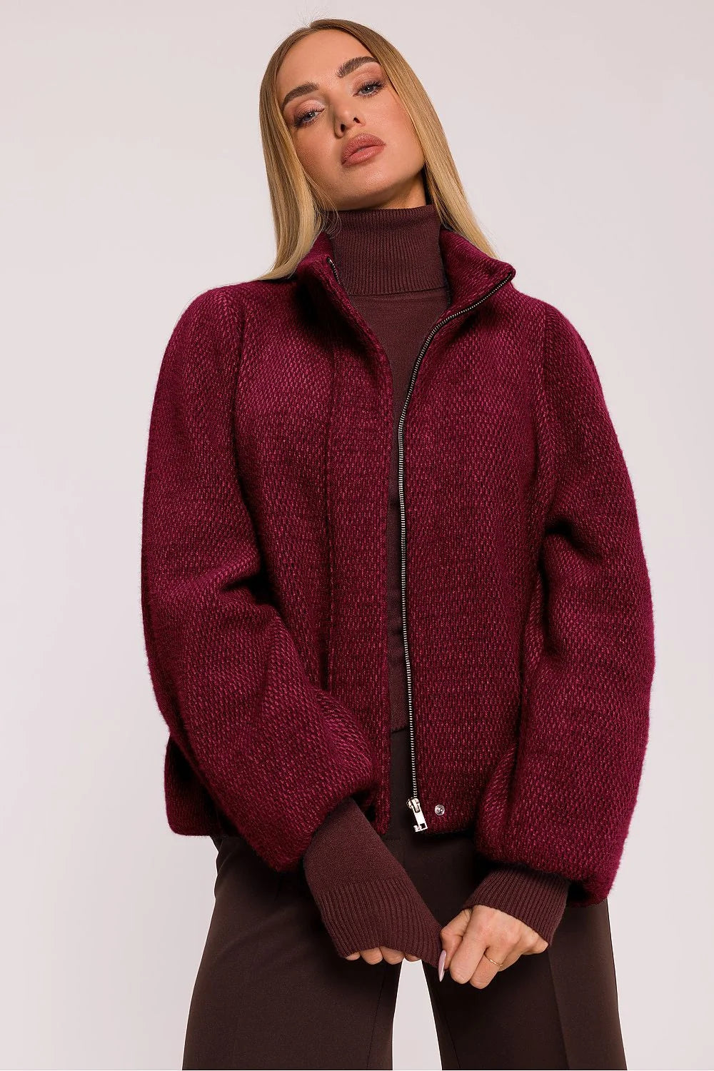 veste femme zippée tricot doux poil court bordeaux coupe boxy col montant manches ballon raglan poches latérales doublure