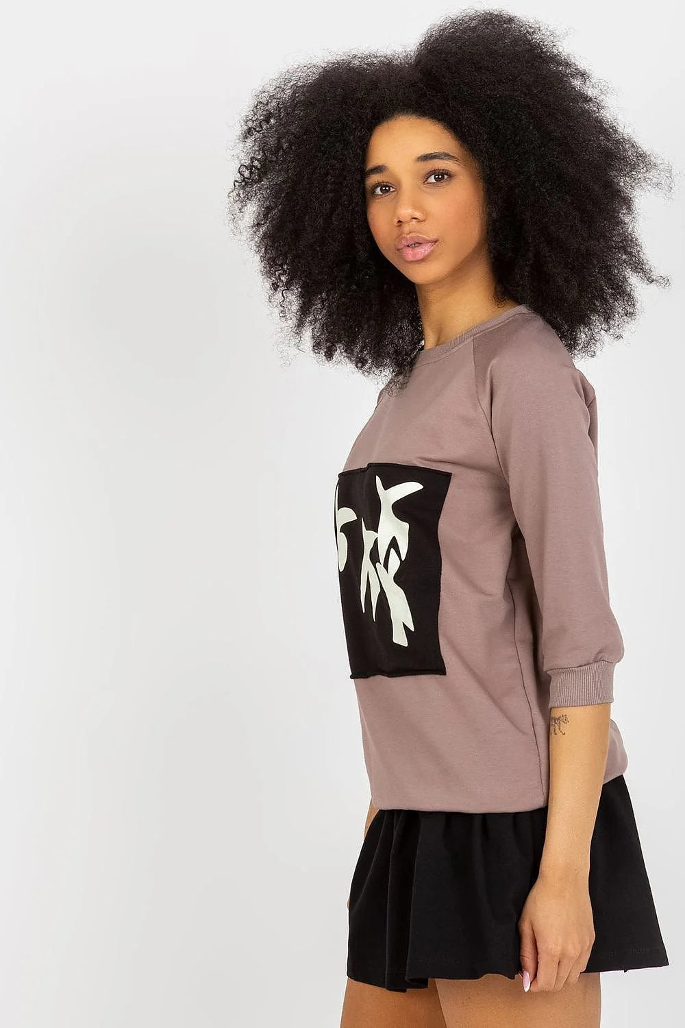 Pull moderne audacieux coupe casual ample manches 3/4 poignets côtelés tissu coton élasthanne taupe noir graphique femme