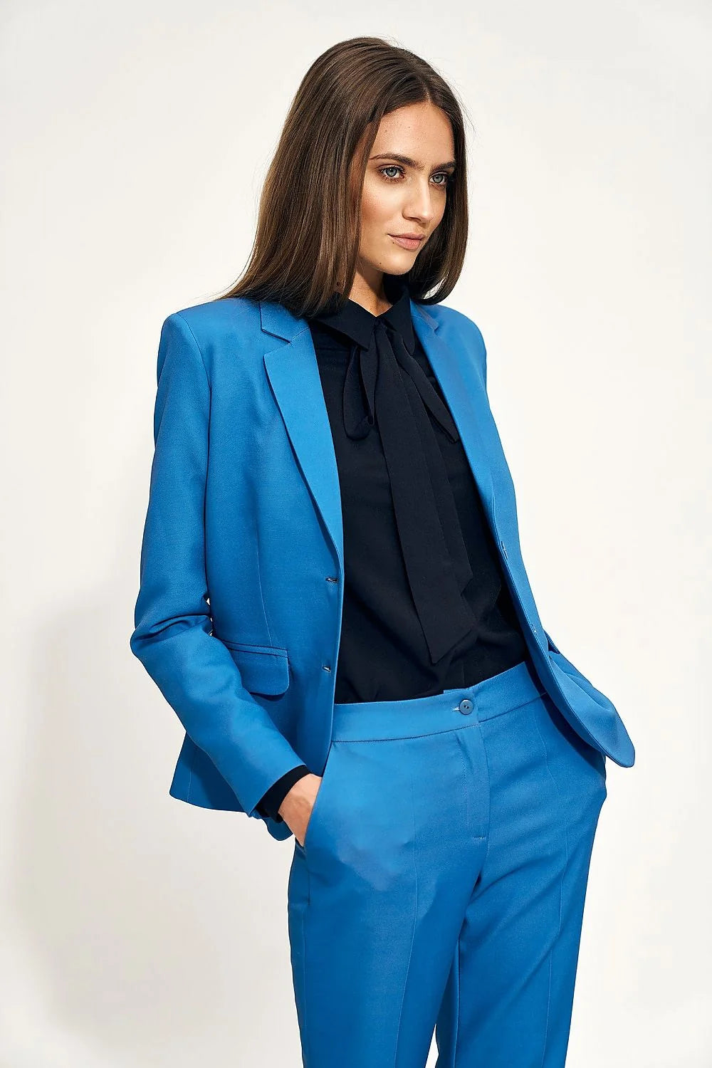 Chemisier élégant pour femme col lavallière nœud gorge polyester elasthanne taille ajustable manches longues noires blouse bureau