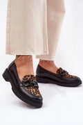 Mocassins élégance confort cuir femmes motif léopard chaîne semelle épaisse design traditionnel moderne tenues décontractées formelles bout arrondi ouverture basse