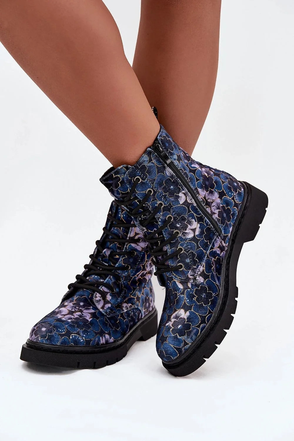 bottines femme montantes lacets jacquard velours floral bleu violet doré œillets métalliques semelle crantée caoutchouc talon plat doublure chaude confortable