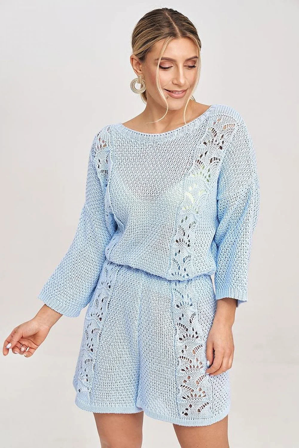 ensemble féminin deux pièces maille tricotée ajourée motifs feuilles bleu pastel léger respirant oversize colbateau manches troisquarts short taillehaute ample